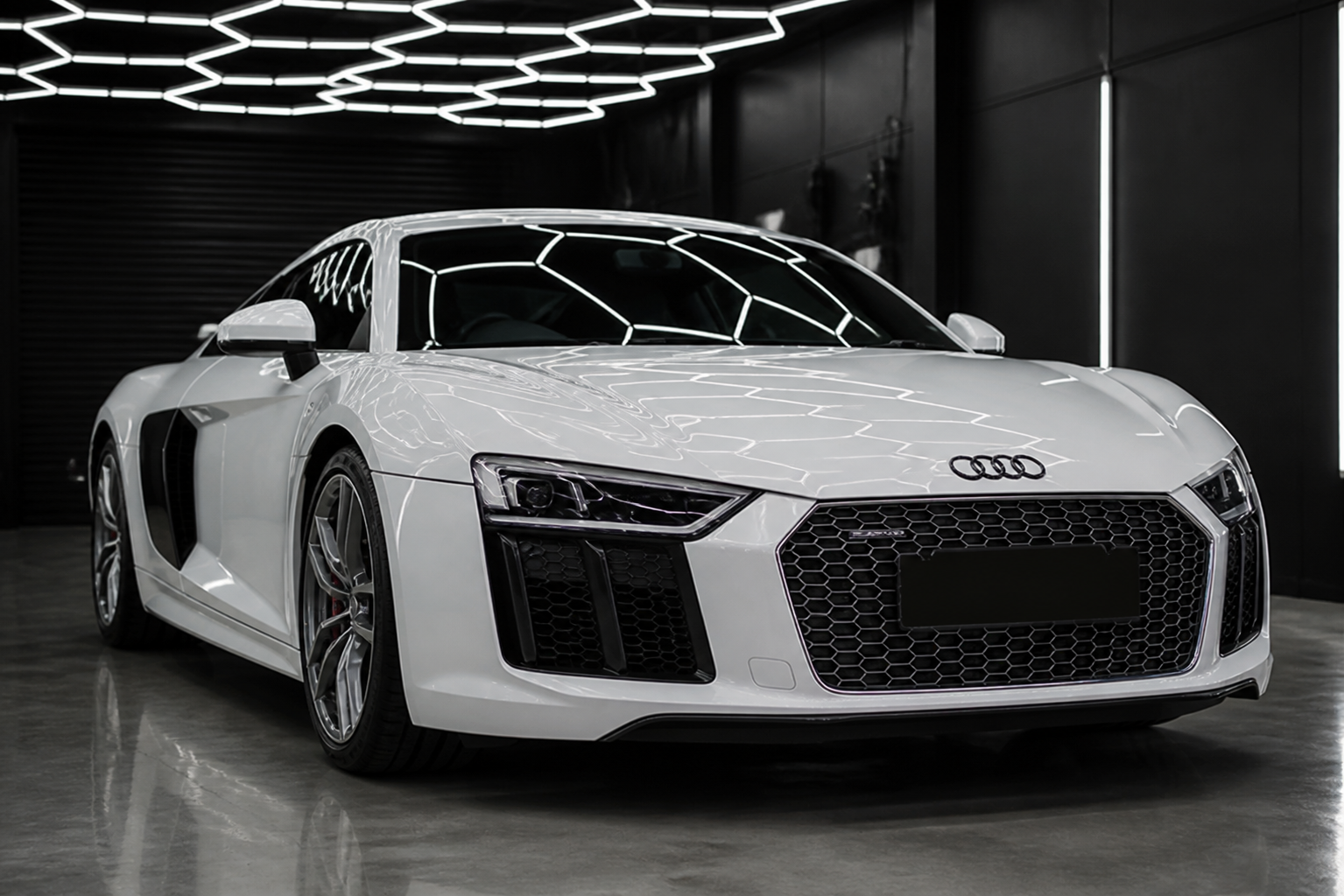 白いAudi R8の施工例